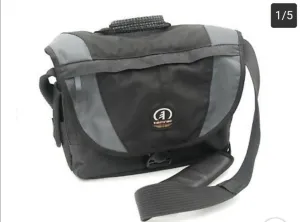 Tamrac 5534 Adventure Messenger 4 (Gray/Black) - Used