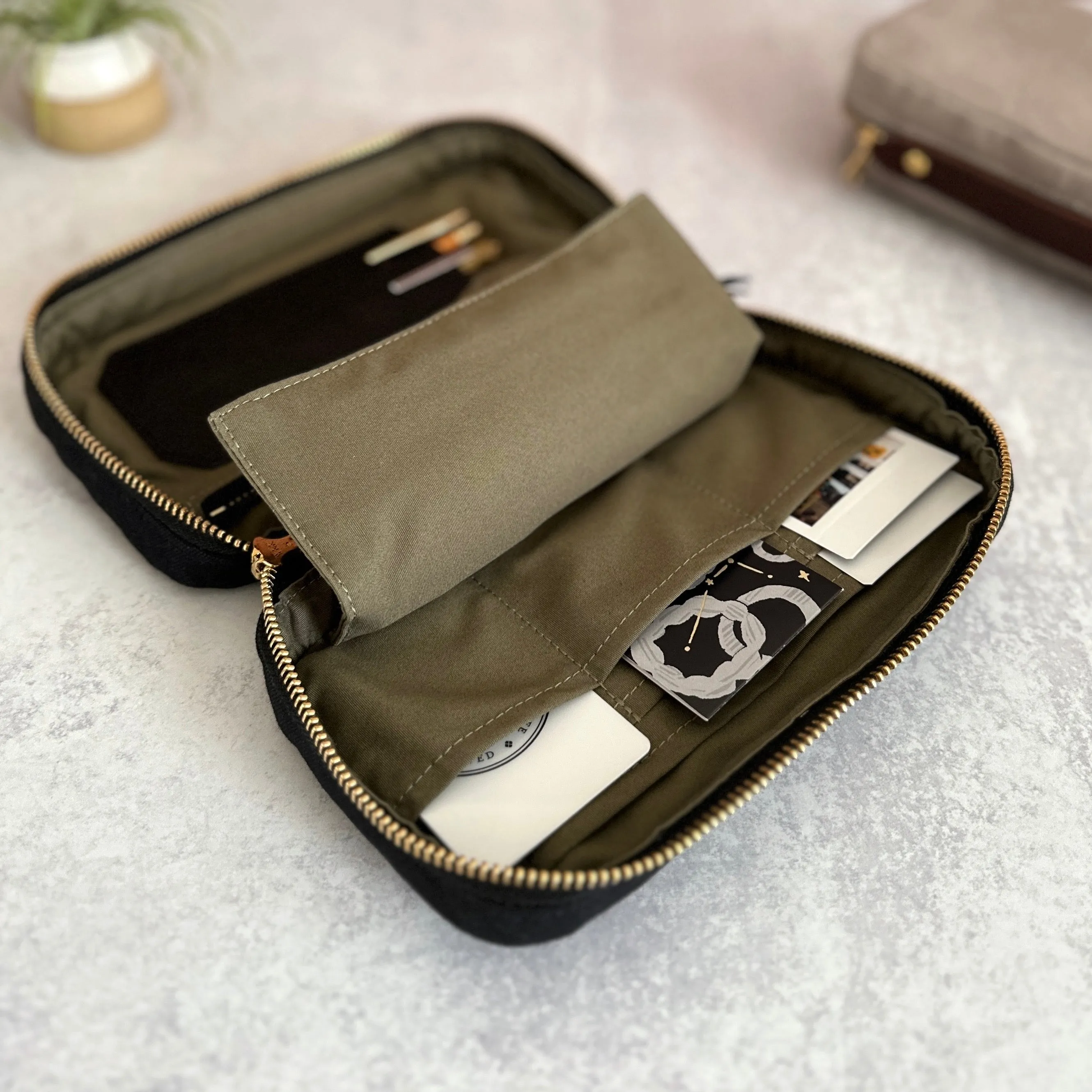 Stylish Medium Canvas Mission Case for E-commerce