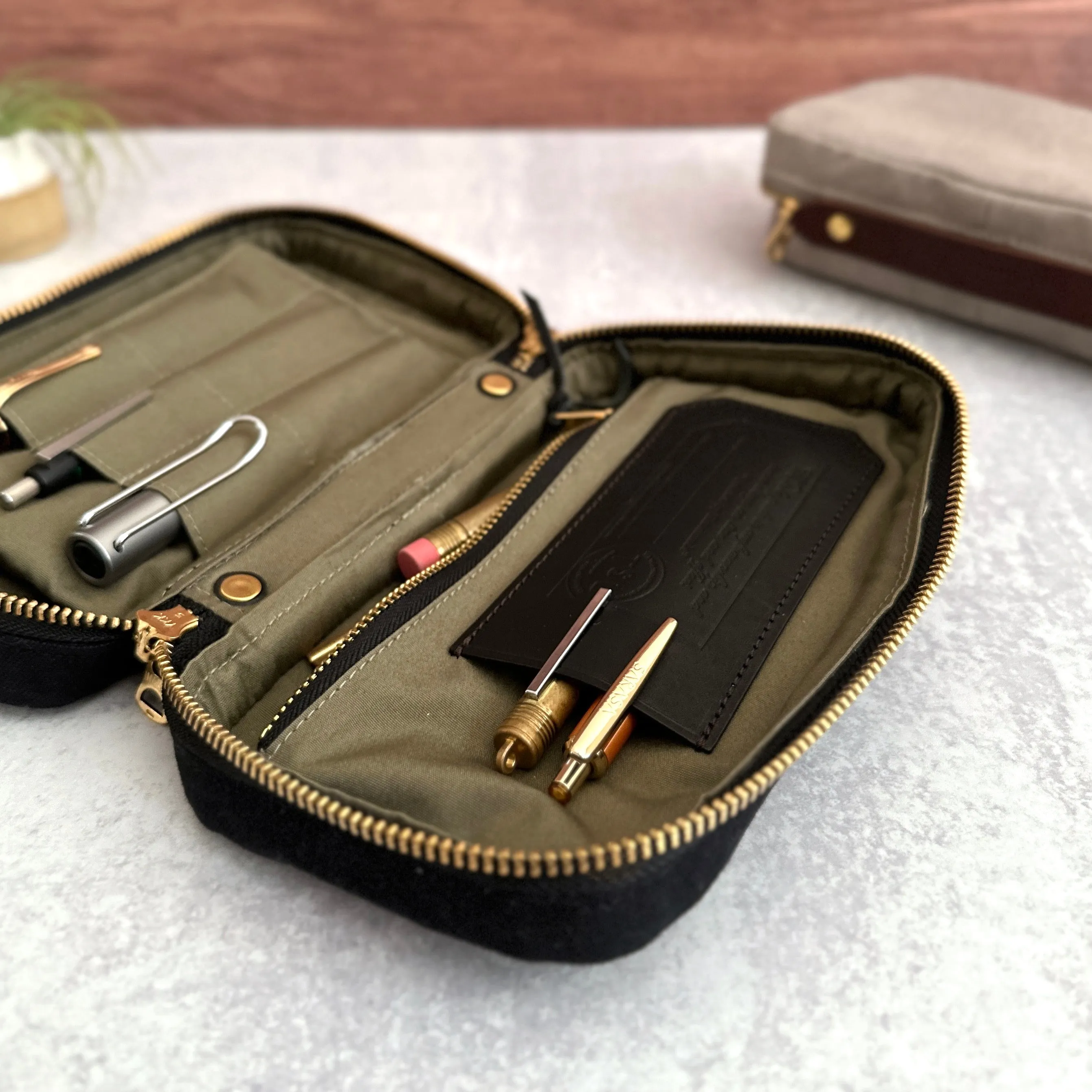 Stylish Medium Canvas Mission Case for E-commerce