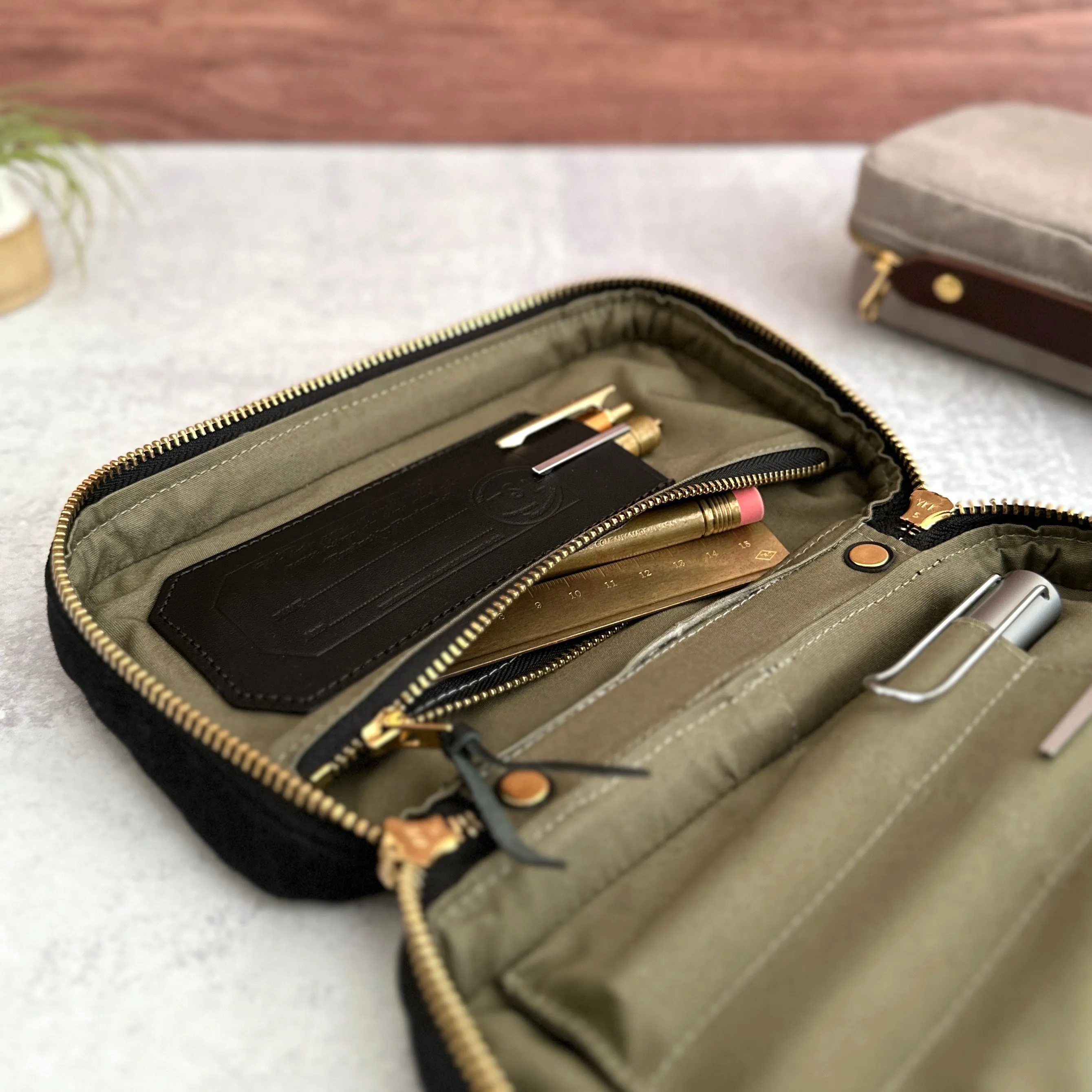 Stylish Medium Canvas Mission Case for E-commerce