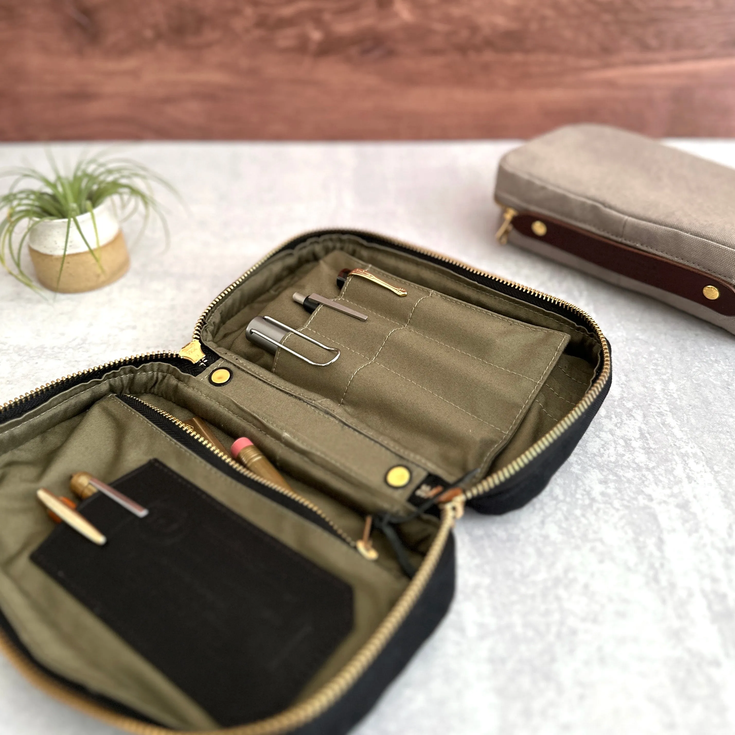 Stylish Medium Canvas Mission Case for E-commerce